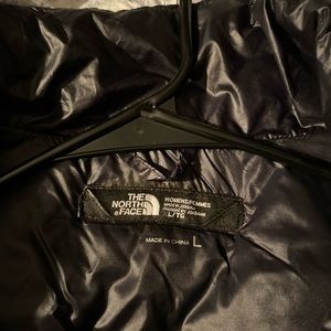 Set an a nice north face warm vest